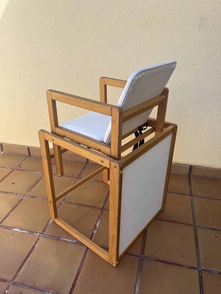 Cadeira e mesa de criança