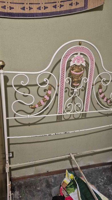 Cama de casal, de ferro, vintage - bom estado conservação