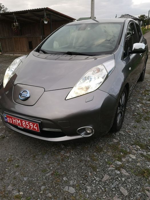 Nissan Leaf 2013 в максимальній комплектації Tekna.