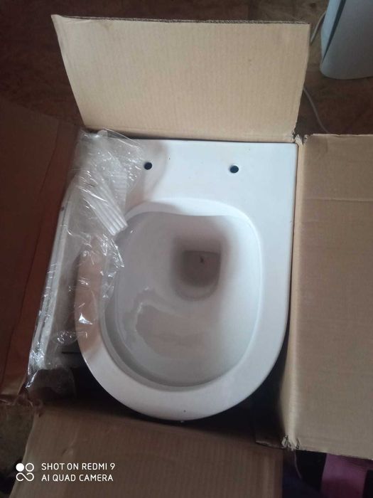 Misa WC ,bezkołnierzowa, biała wisząca, pod stelaż.