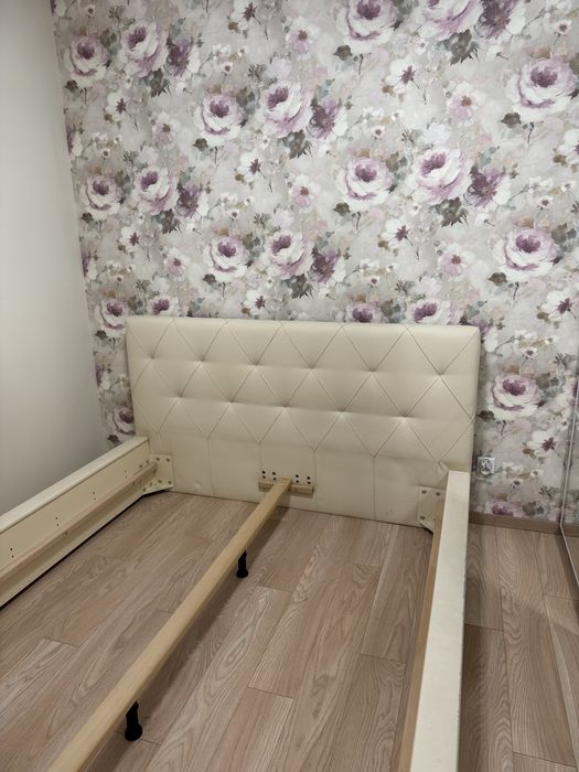 Łóżko ze stelażem 160x200 jasny beż