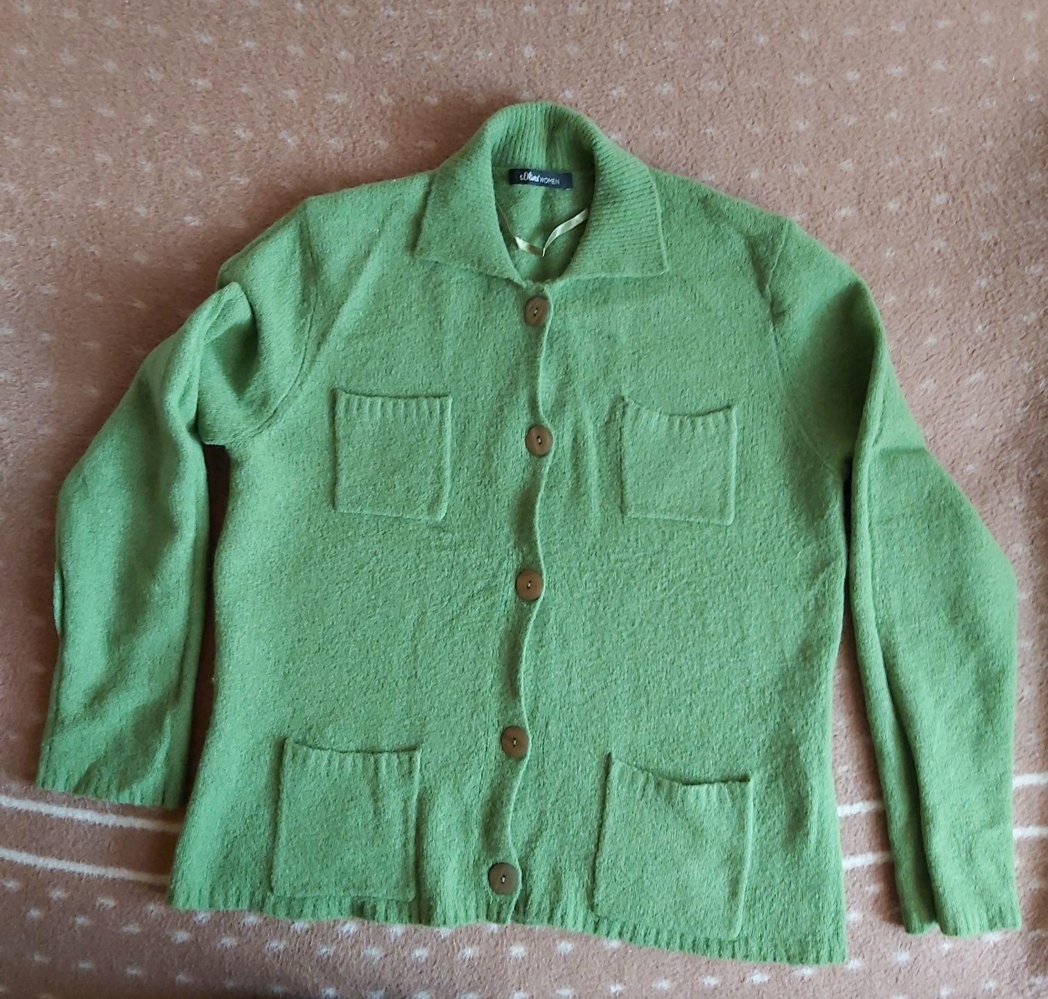 Sweterek zielony rozpinany