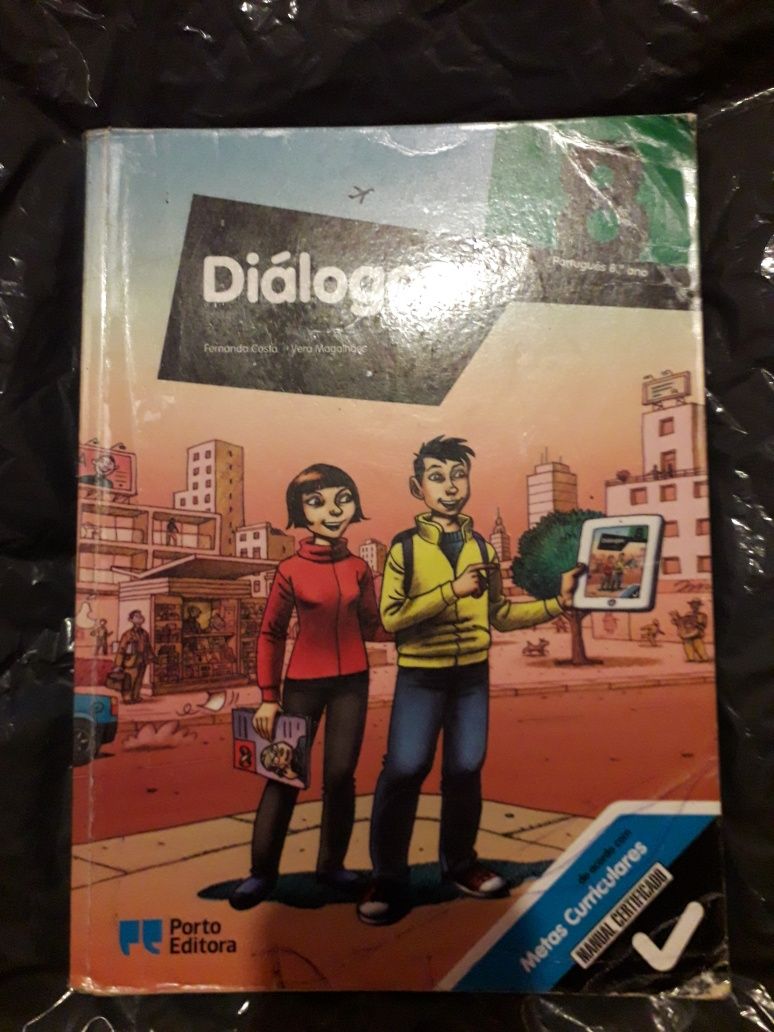 Diálogos 8 - manual de português do 8° ano