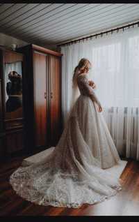 Luce Sposa model Kayley