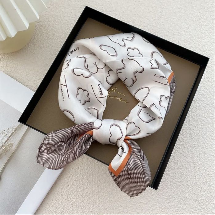 Tous apaszka jedwabna na szyję , chusta do torebki lub na rekę