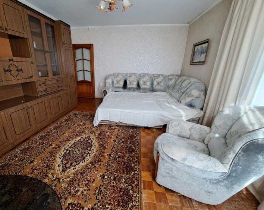 Поселим девушку в 1 ком. кв. пр Правды