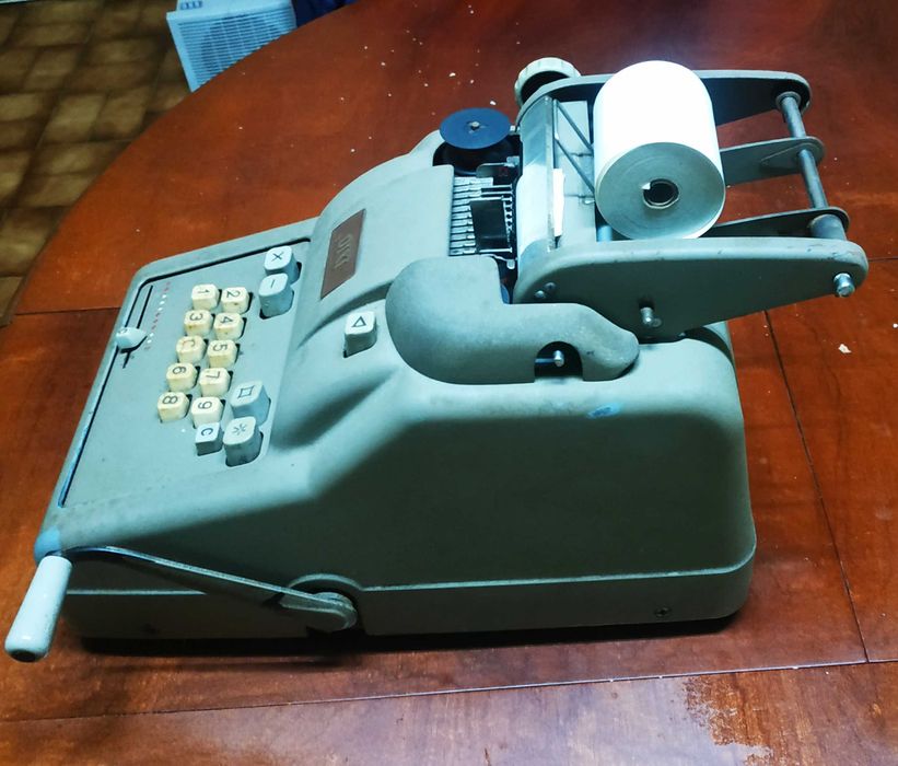 Máquina calculadora antiga.Coleção