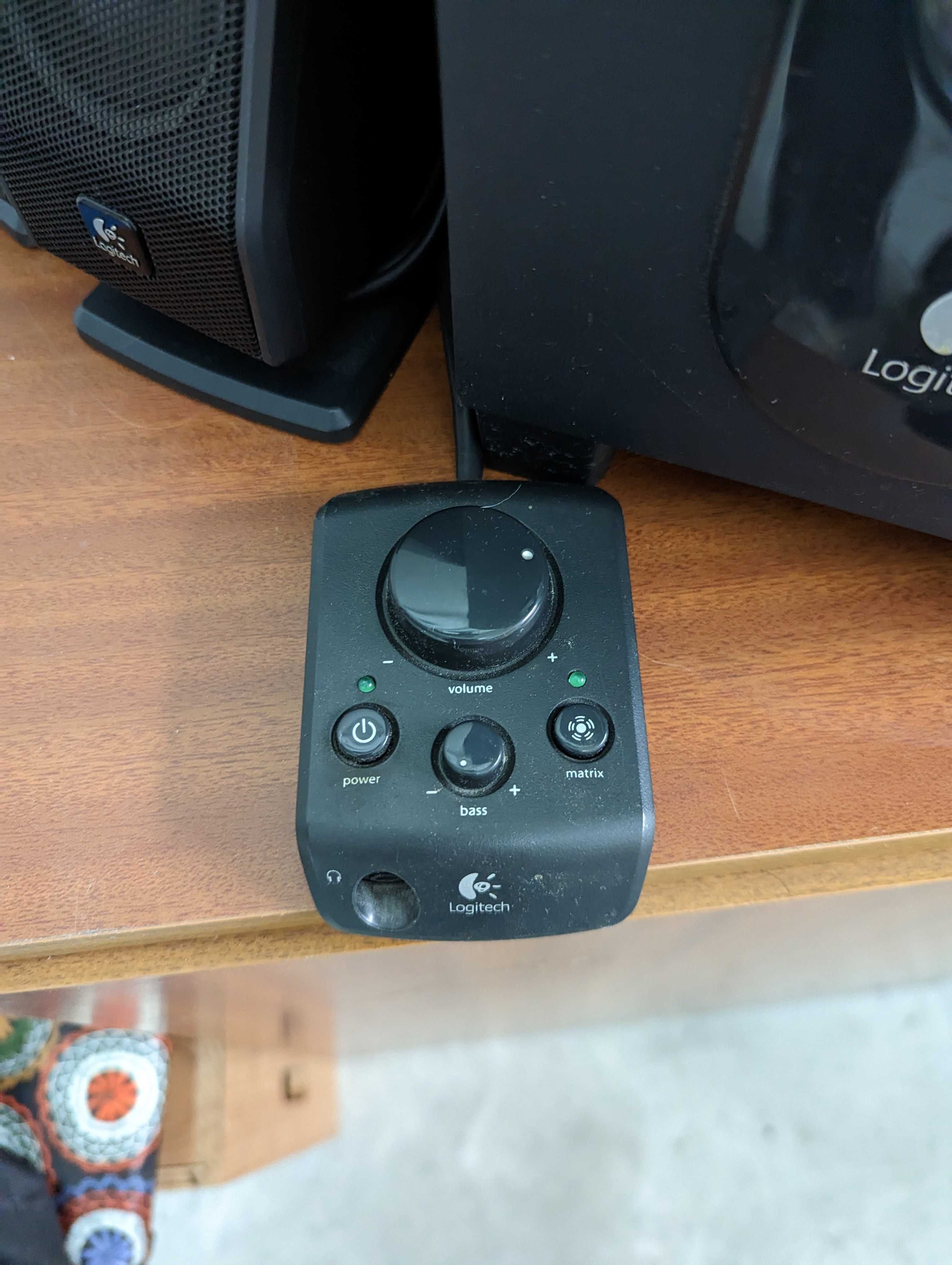 Colunas Logitech X-540 5.1