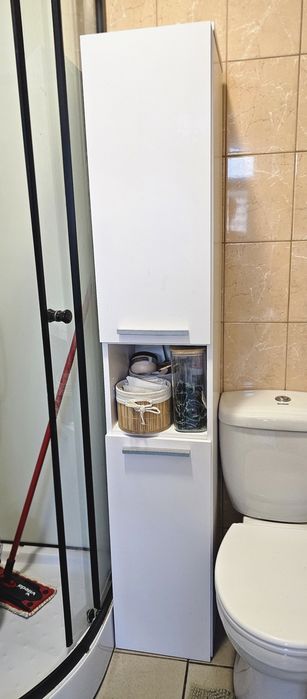 Sprzedam regał słupek bialy lazienkowy szafkę łazienkowa