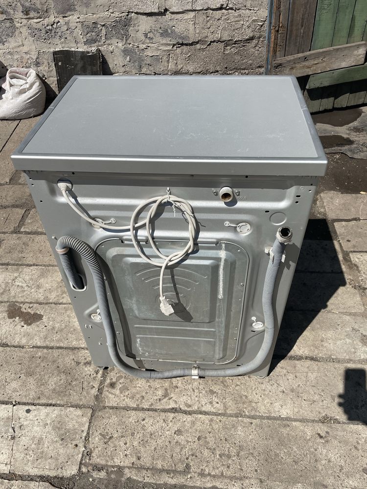 Продам пральну машину  LG F1096ND5