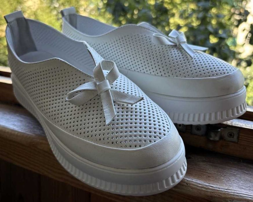 Мокасини білі жіночі 39 розмір