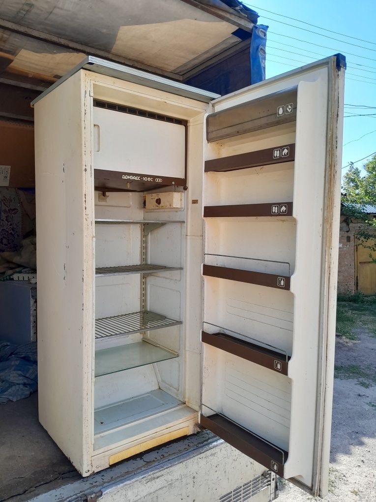 Продам холодильник донбас 10е