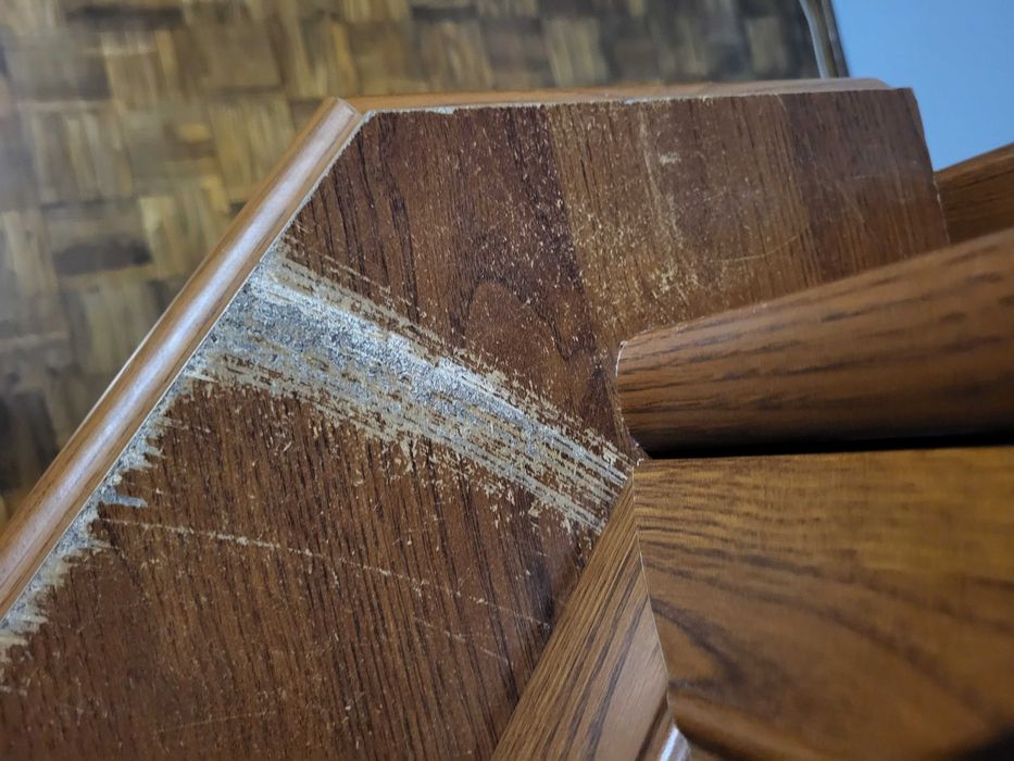 Zestaw eleganckich, używanych mebli