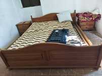 Conjunto de quarto cama com estrados reclináveis, mesas de cabeceira