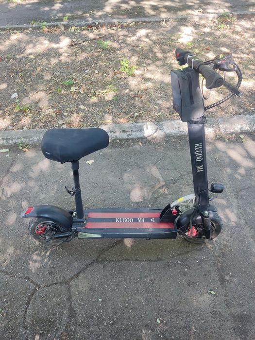 Продам электросамокат kugoo m4