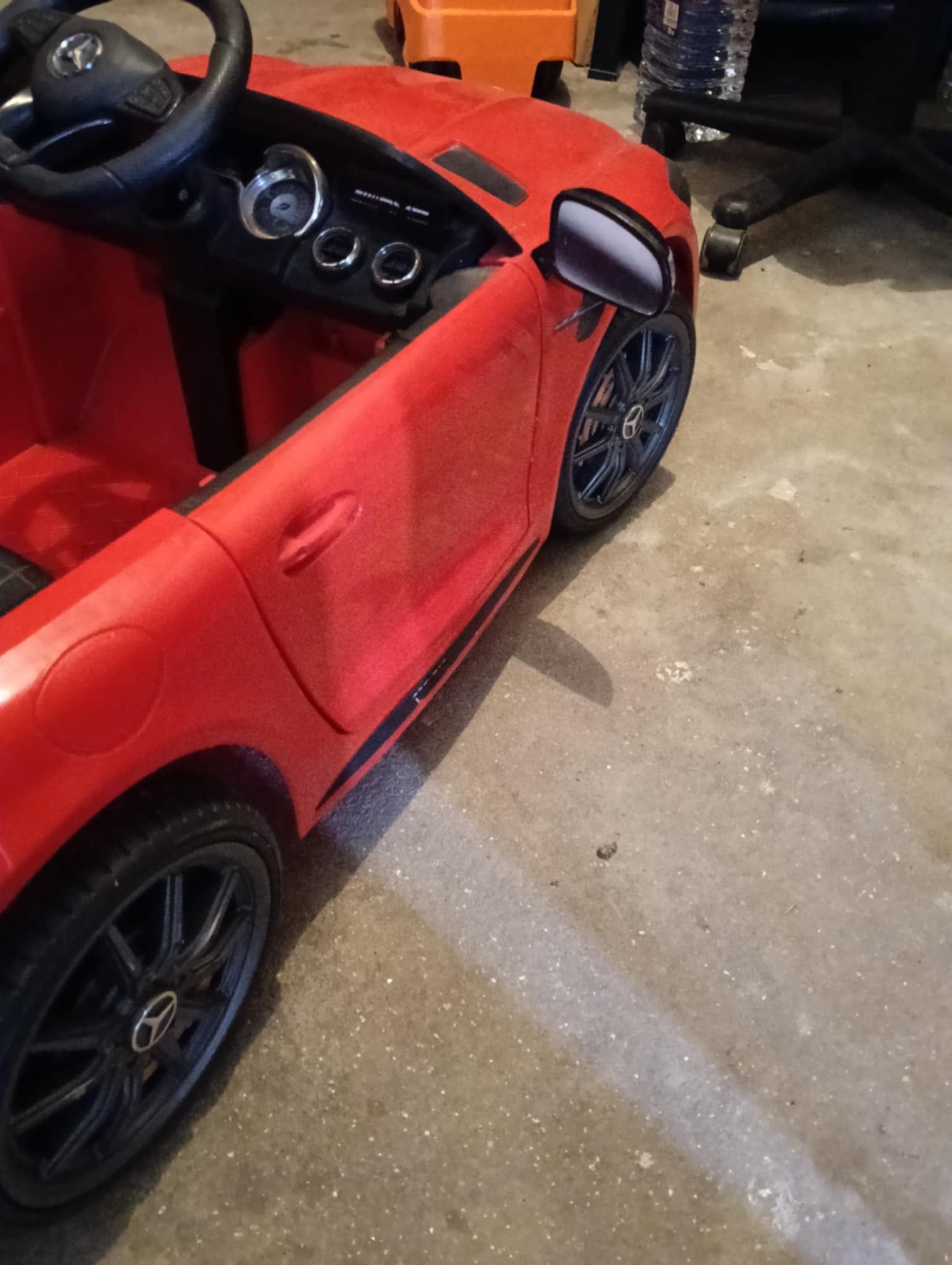 Carro Mercedes criança