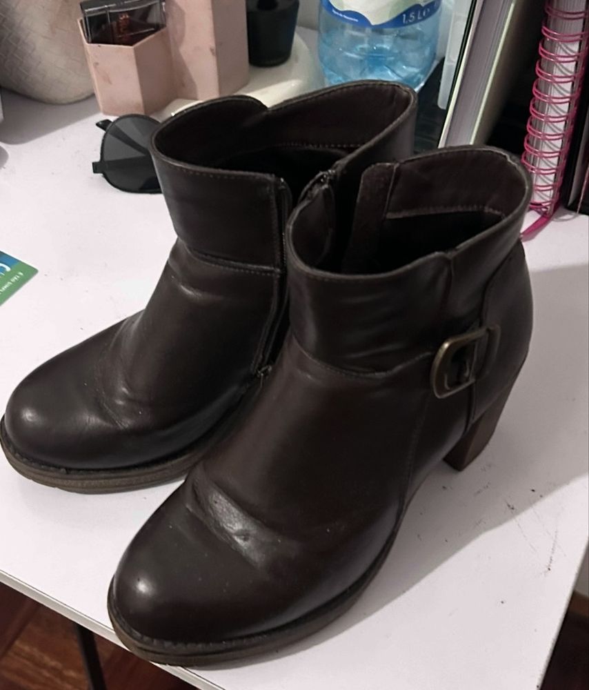 Botas castanhas