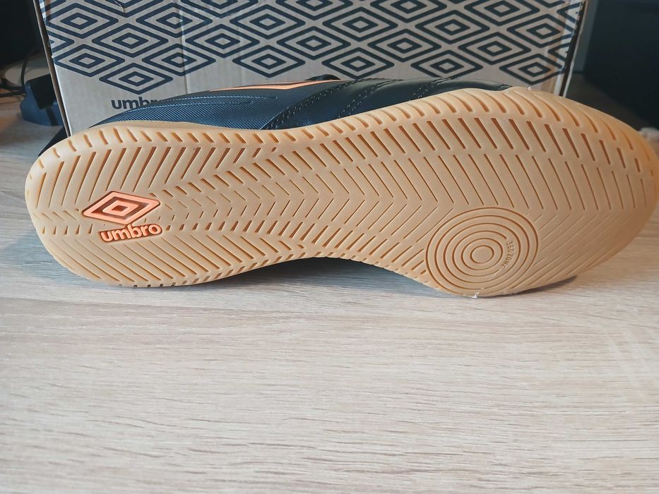 Halówki Umbro Tocco III Club r. 44 - nowe nieuzywane
