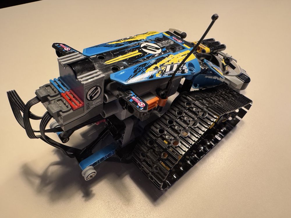 LEGO Technic 42095 Sterowana Wyścigówka Kaskaderska