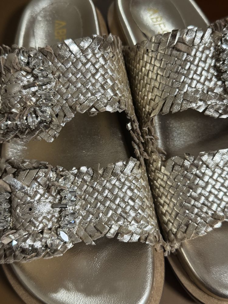 Sandalias douradas
