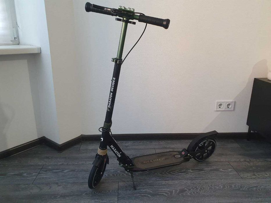 Самокат Maraton Decider, чорний
