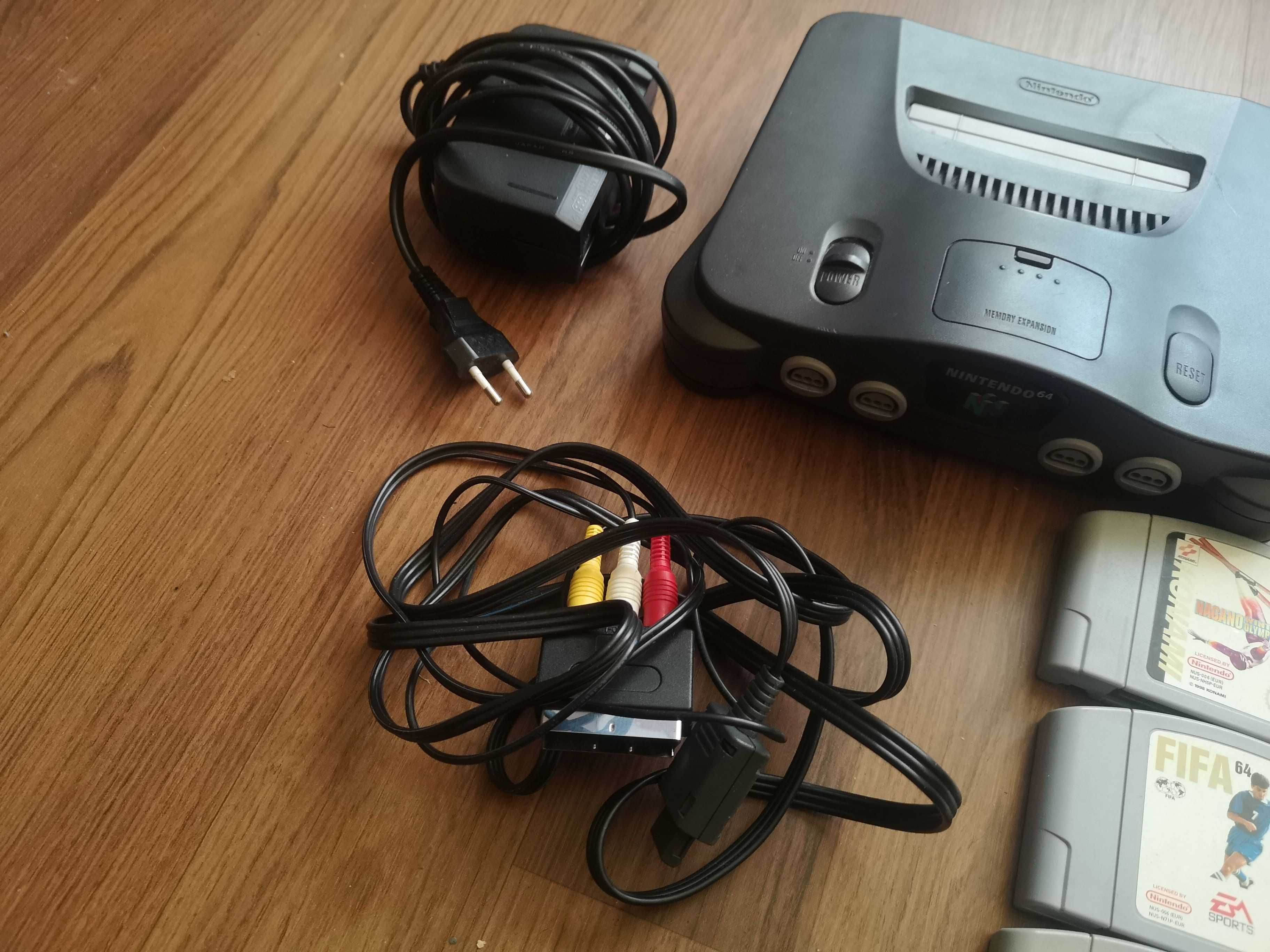 NINTENDO 64 konsolka 2 pady 3 Gry itp.