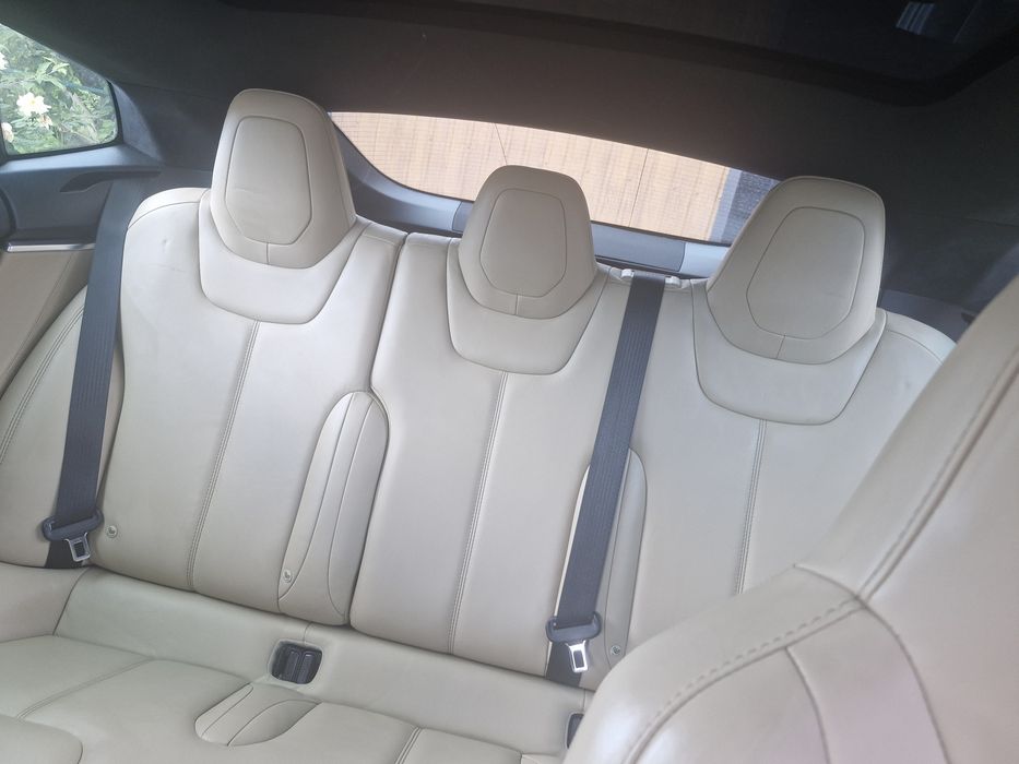 Автомобіль тесла