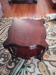 Mesa de sala de estar em castanho