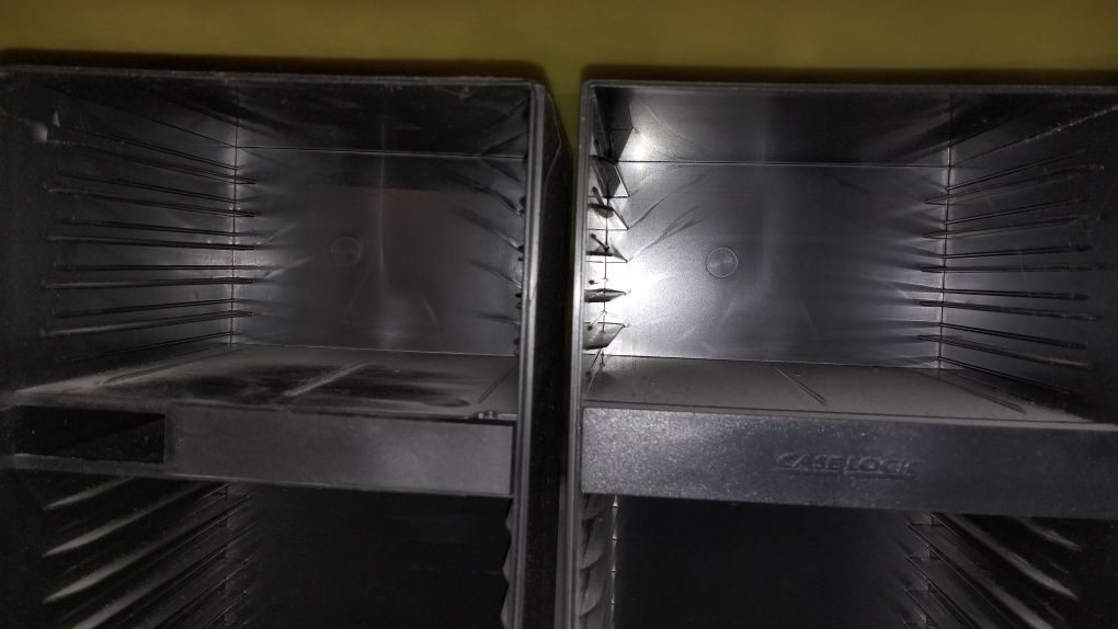 Stojak na płyty CD Case Logistic