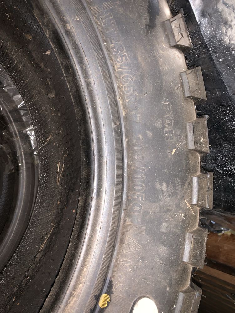 Шини 235/65/R17 нові 18000 грн.