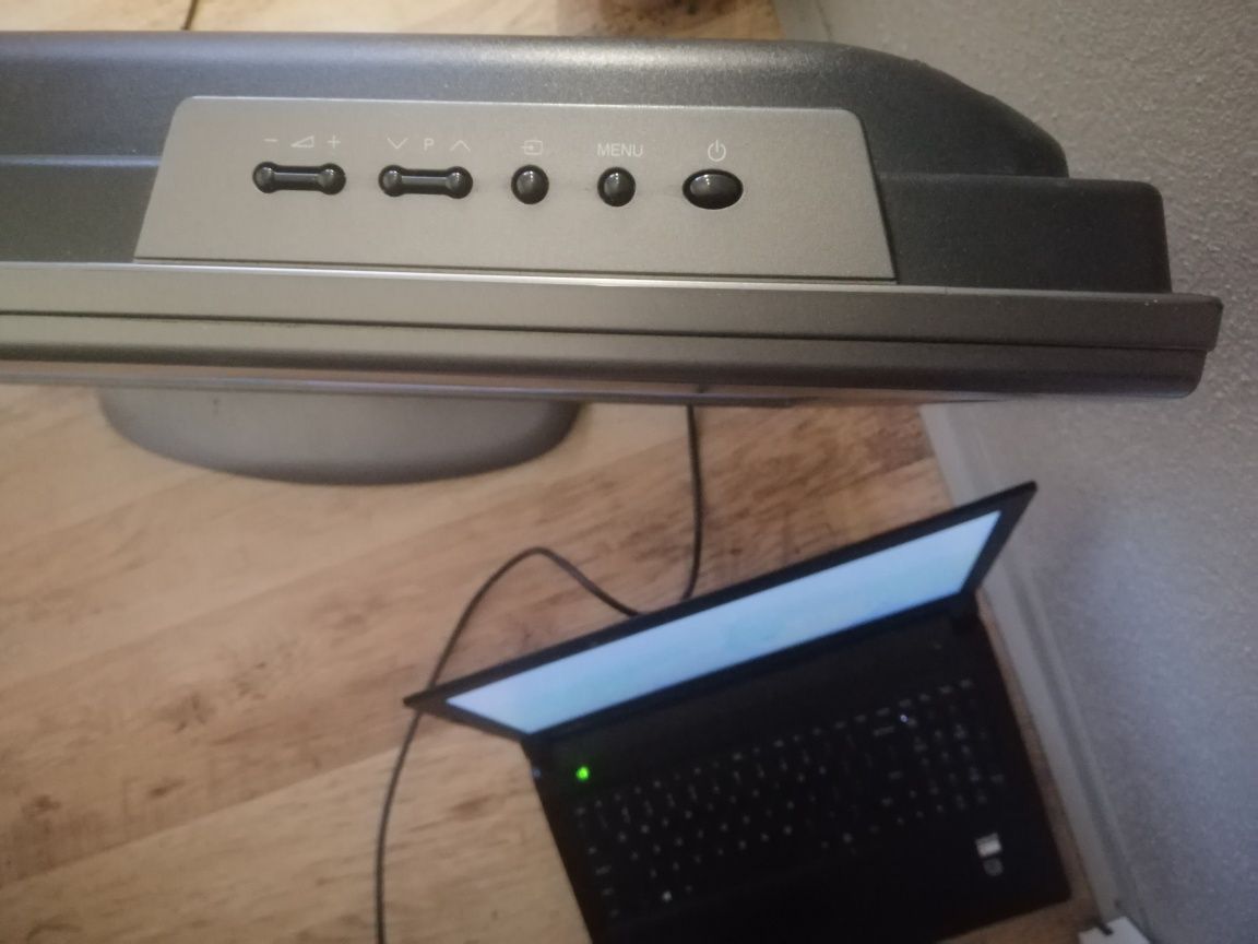 Tv telewizor SHARP AQUOS 32 cale monitoring reklamy 2X HDMI