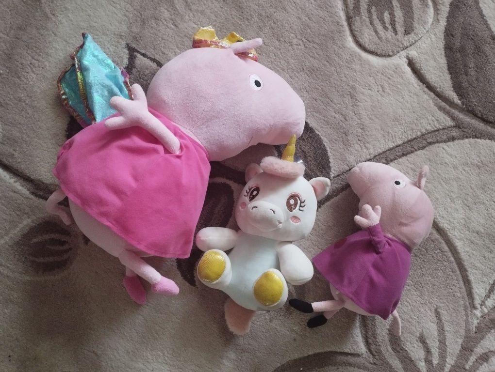 Мягкие игрушки ,детские рукзачки      .