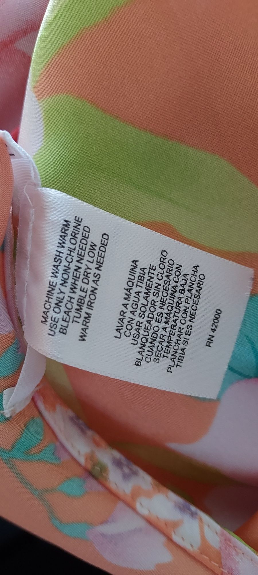 Długa kolorowa sukienka plażowa