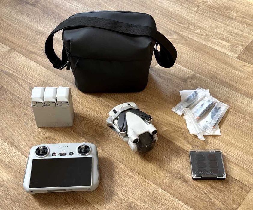 Dron DJI Mini 3 Pro, kontroler DJI RC, zestaw DJI Mini 3 Pro Fly More