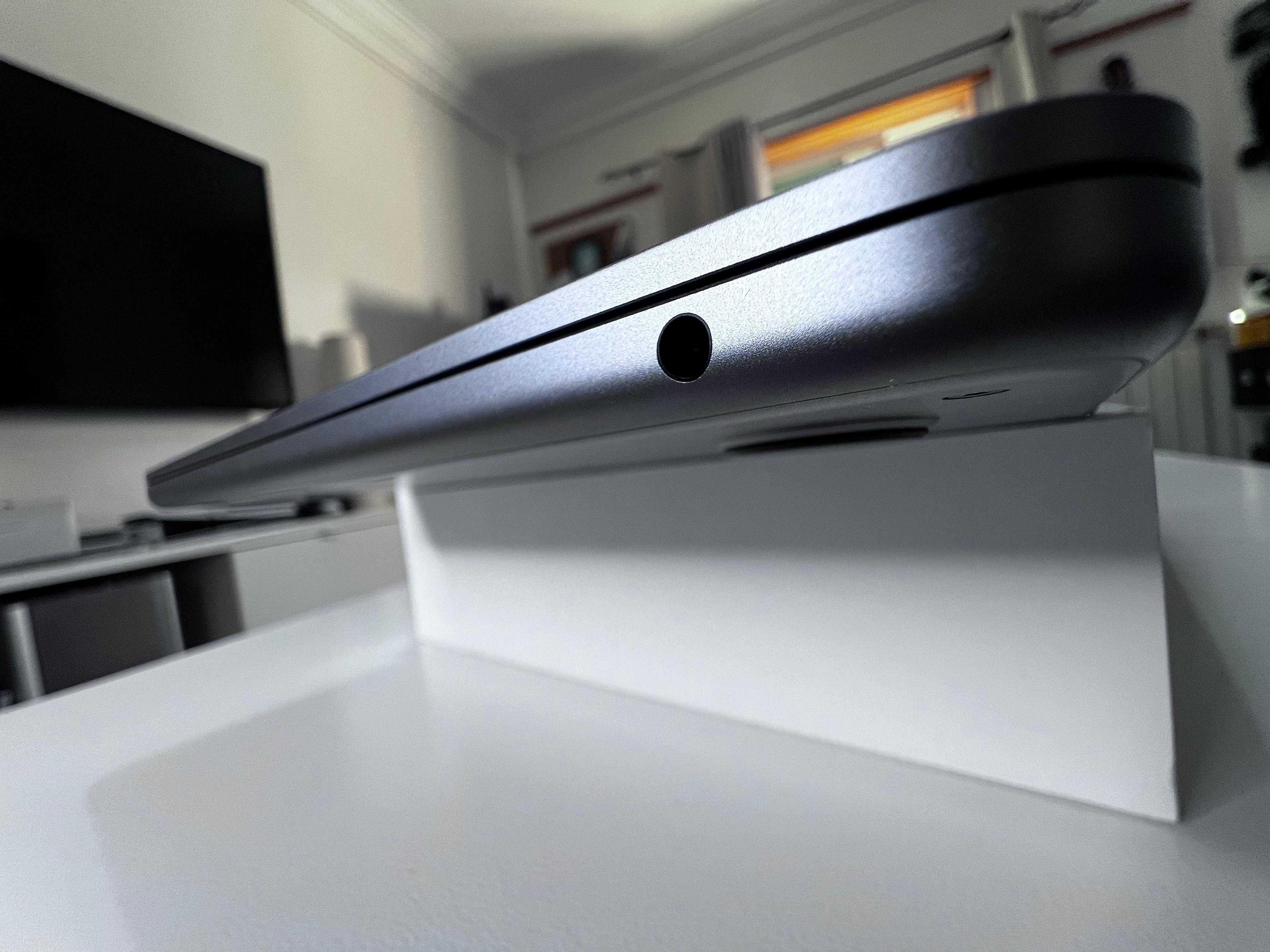 MacBook Air 13" M3 (8GB/256GB) c/ Garantia 2027 e Fatura - IMACULADO!