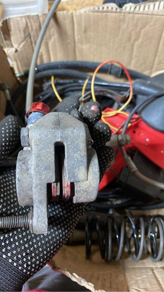 Zacisk przedni gilera rcr