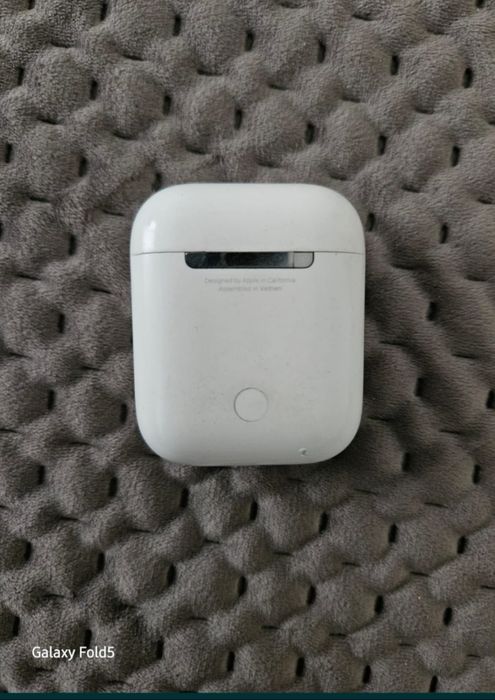 Футляр для наушников Apple