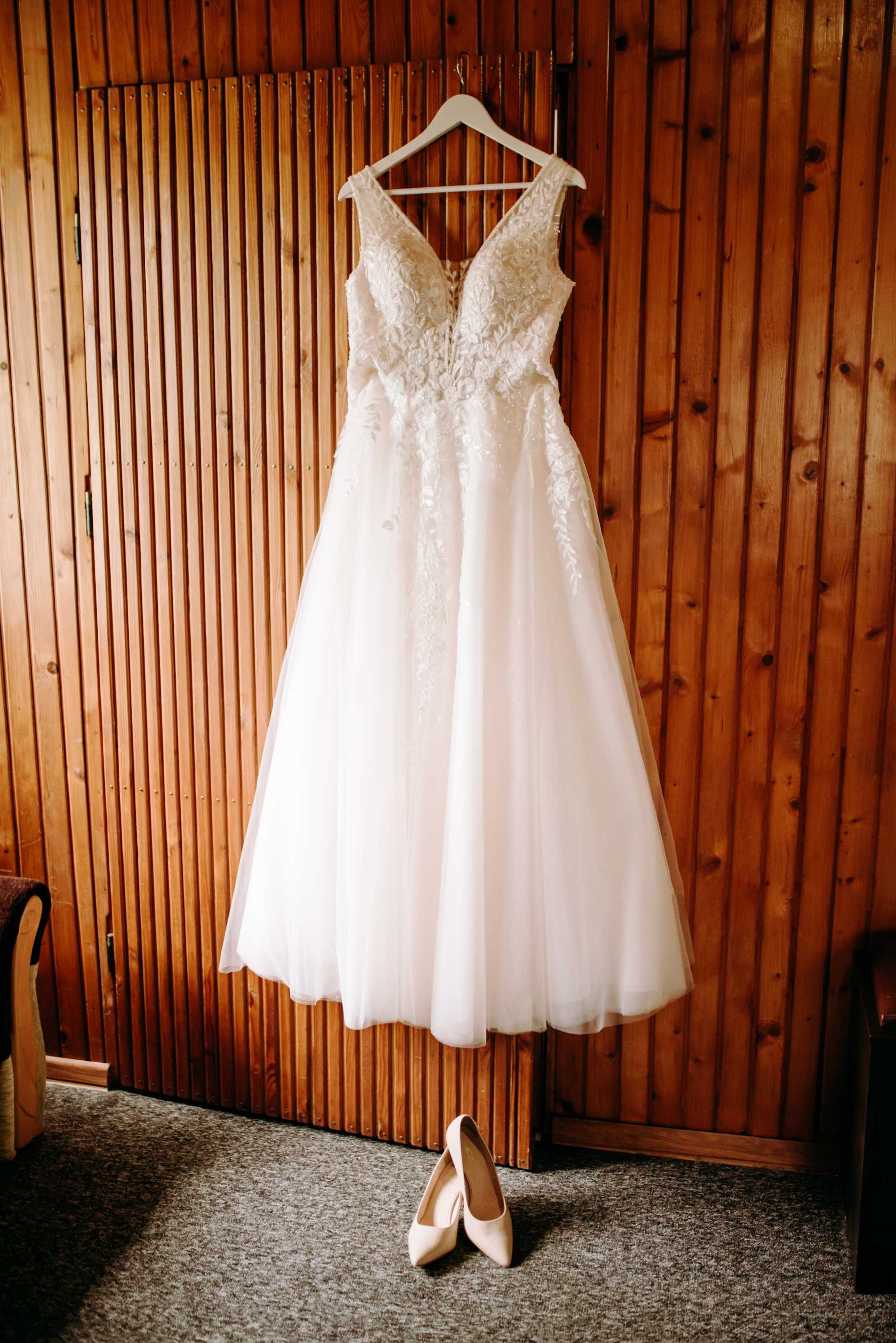 Suknia ślubna (z kołem i welonem) roz. 40, wzrost 172 cm + 7 cm obcas