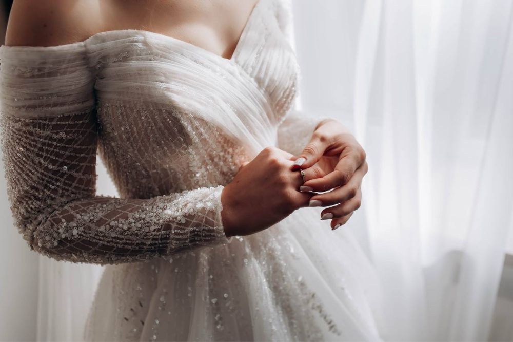 Продам весільну сукню