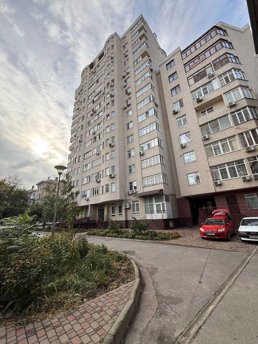 Оренда 3-х кімнатної квартири 117 м2 по вул.  Максима Кривоноса, 17