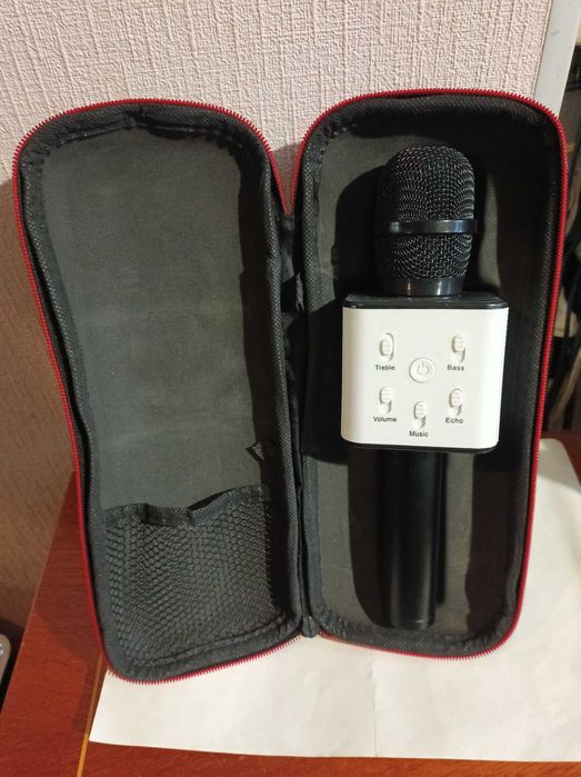 Беспроводная портативная колонка + караоке микрофон 2 в 1 Q7 исправный