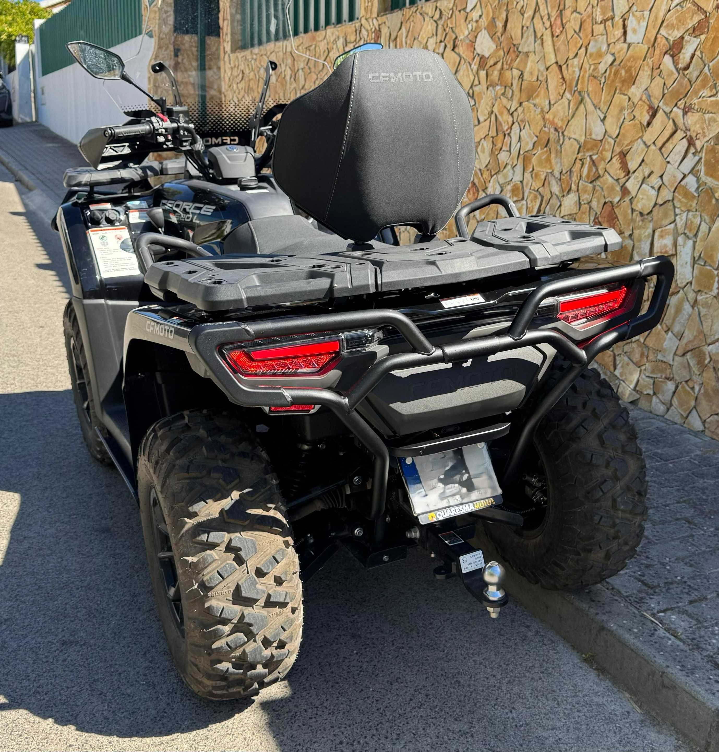 Moto 4 CFMoto CForce 520L EPS 2024 com acessórios
