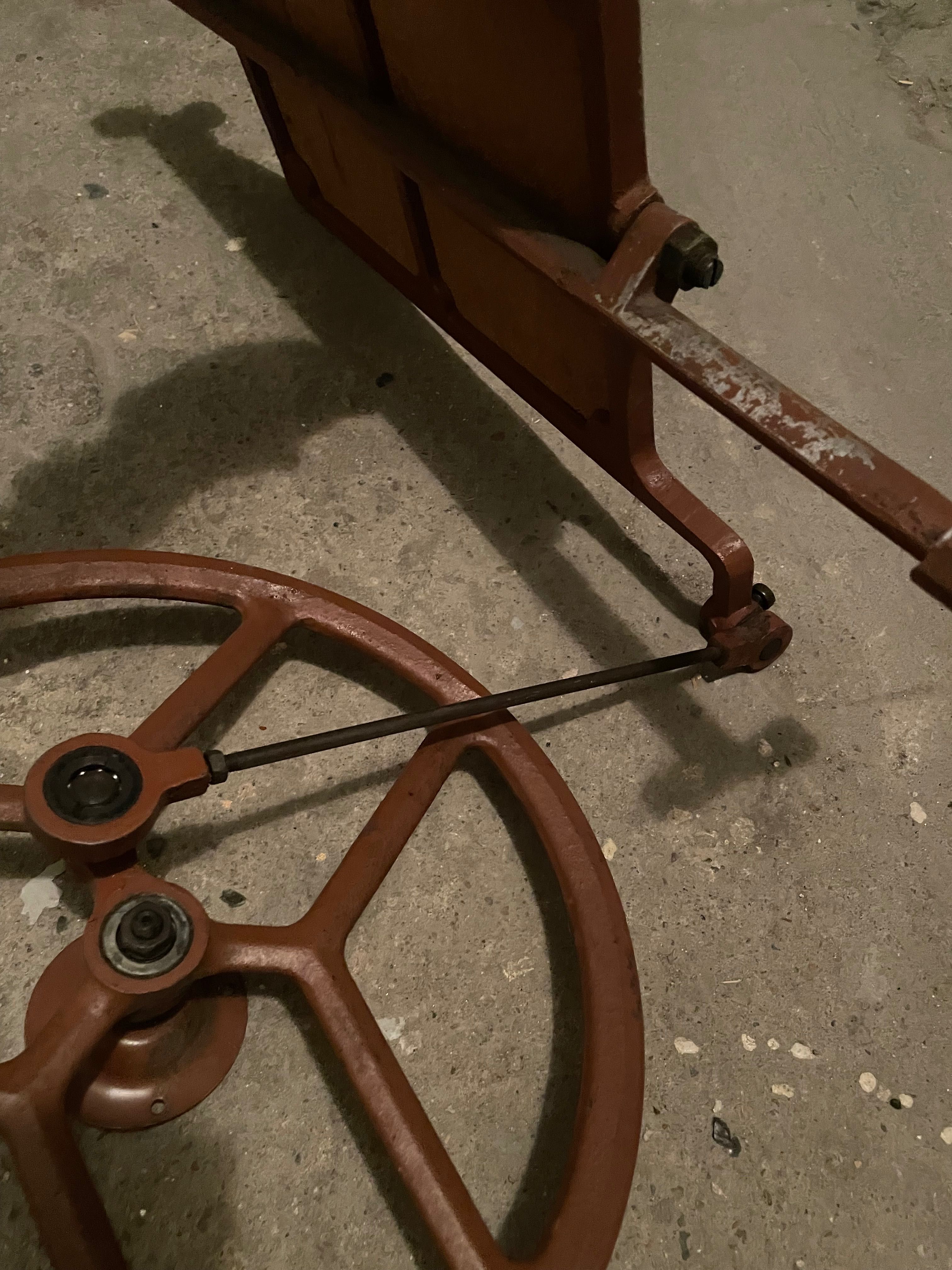 Stare żeliwne koło pasowe do maszyny do szycia retro