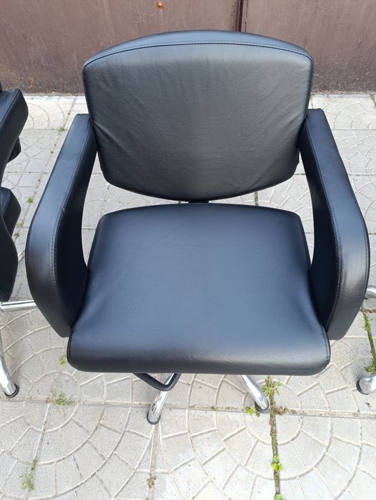 3 перекурських кресла