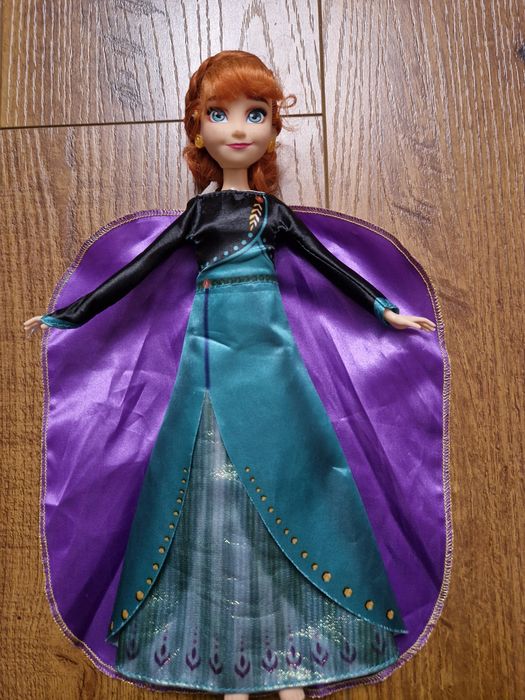 Співаюча лялька Холодне серц Анна від Hasbro