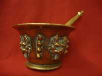 Almofariz em Bronze, com Carrancas e Cartelas