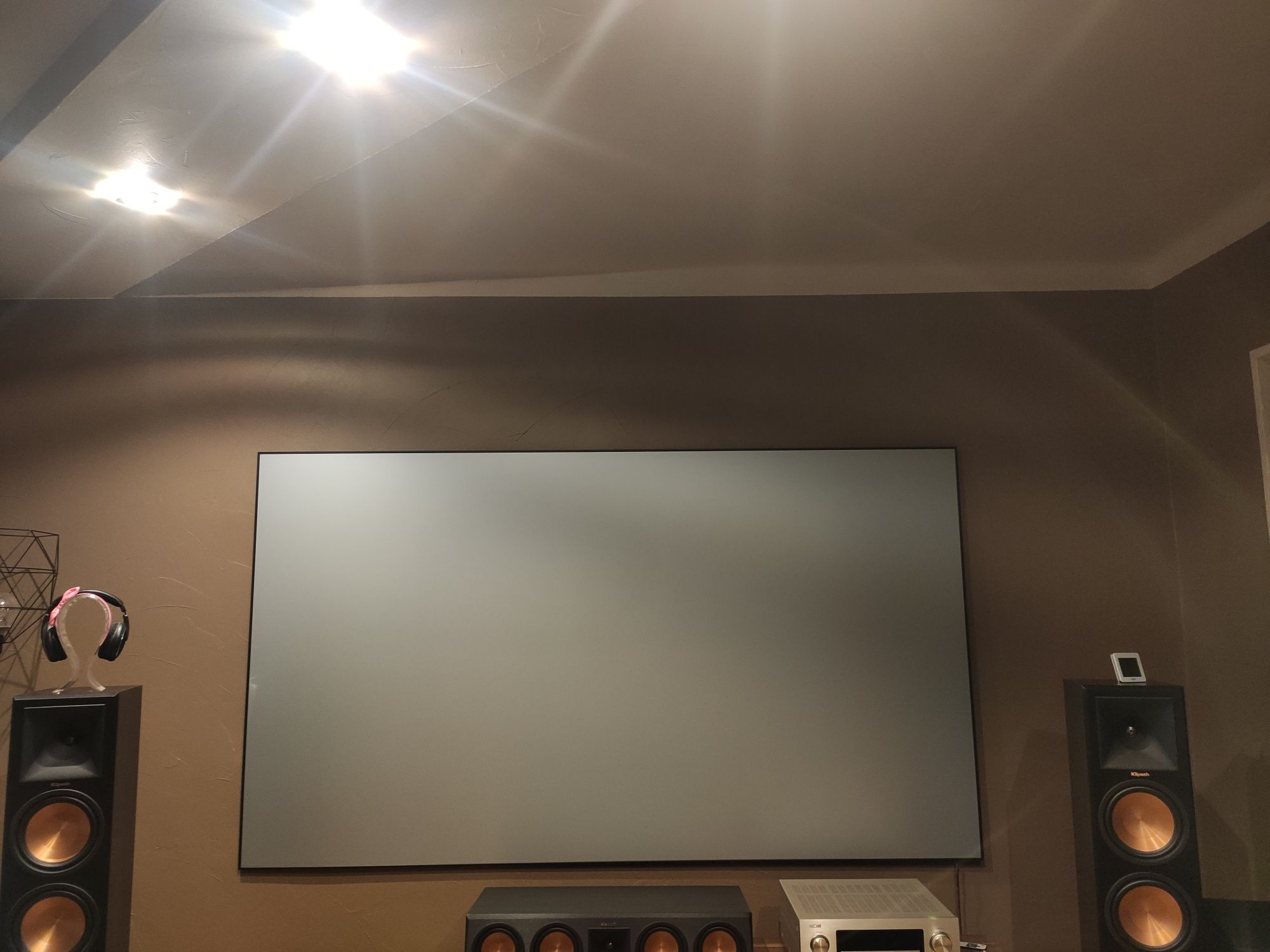 Projektor Sony VPL-HW65 + ekran Magicscreen Future Black Reference 110