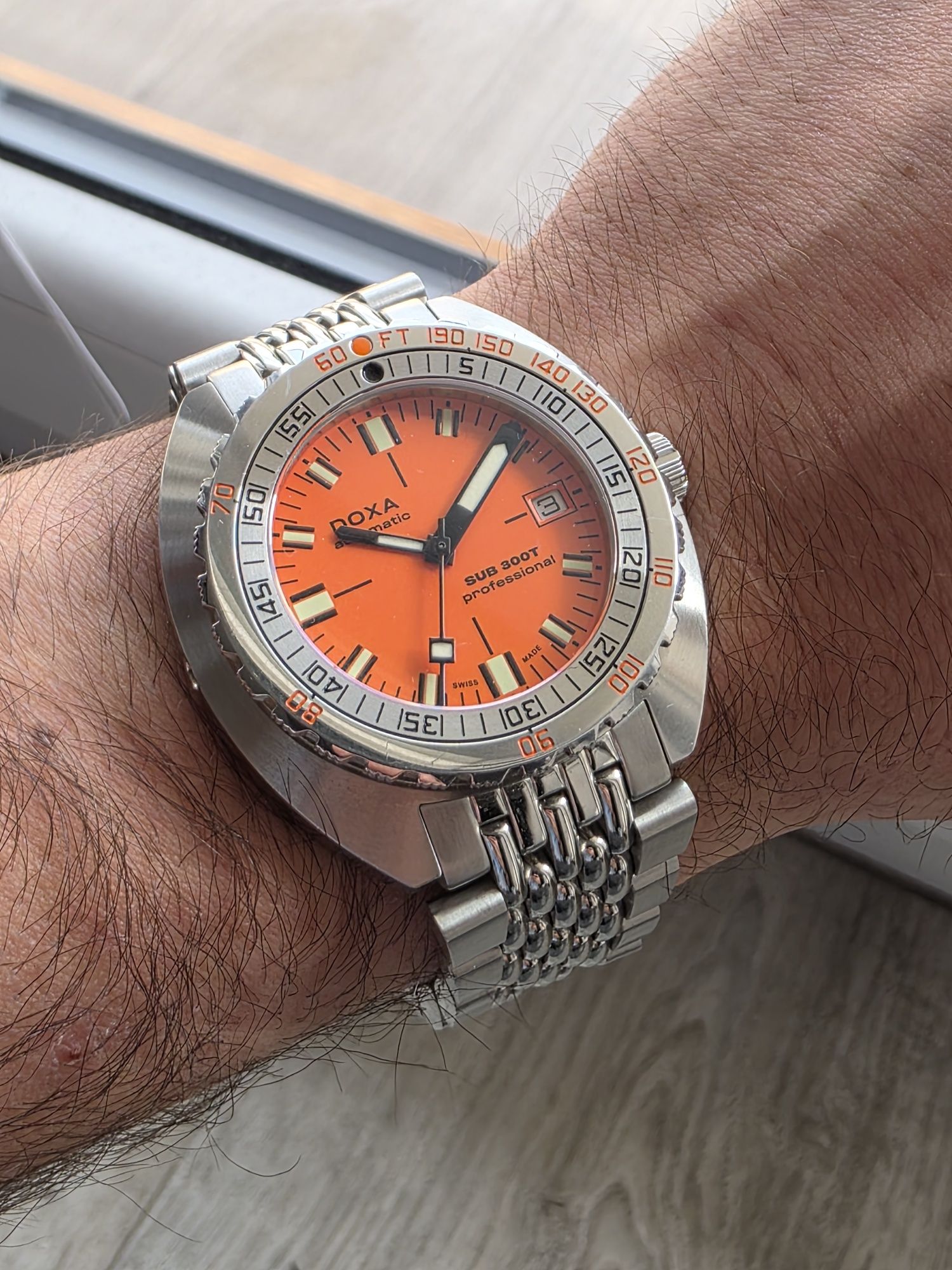 DOXA SUB 300T Professional – pomarańczowa tarcza