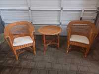 Stół I dwa krzesła ratanowe