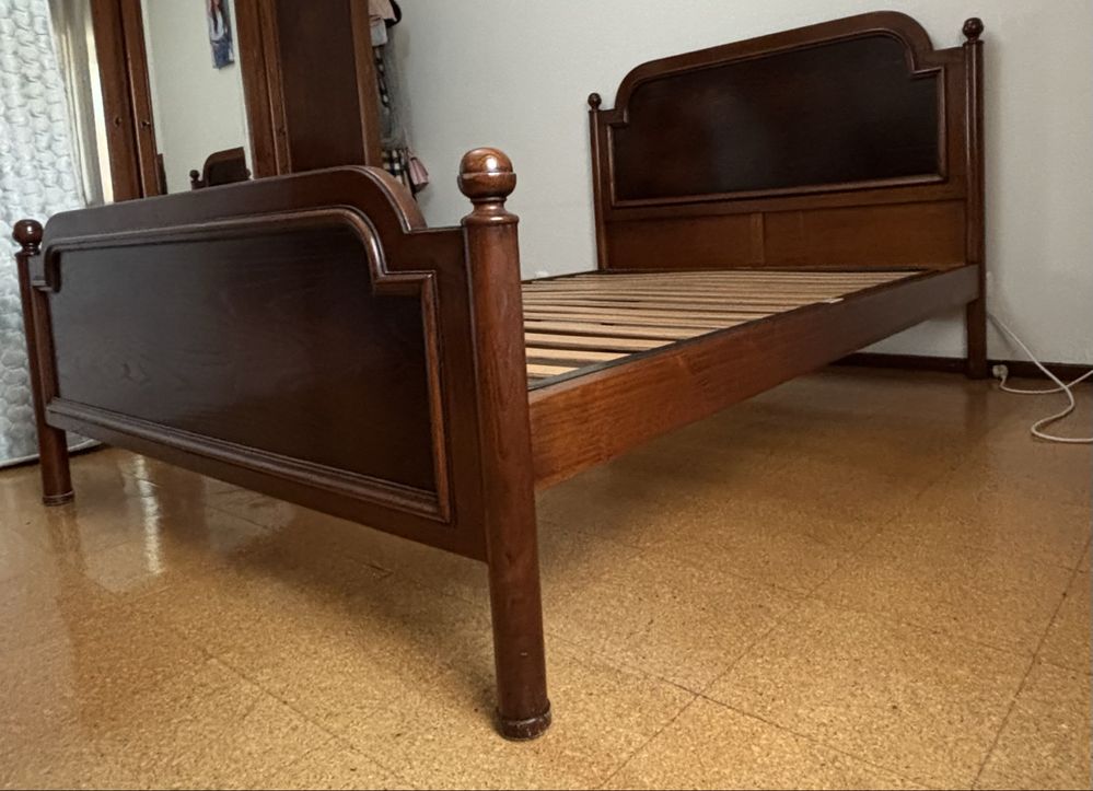 Mobilia de quarto antiga